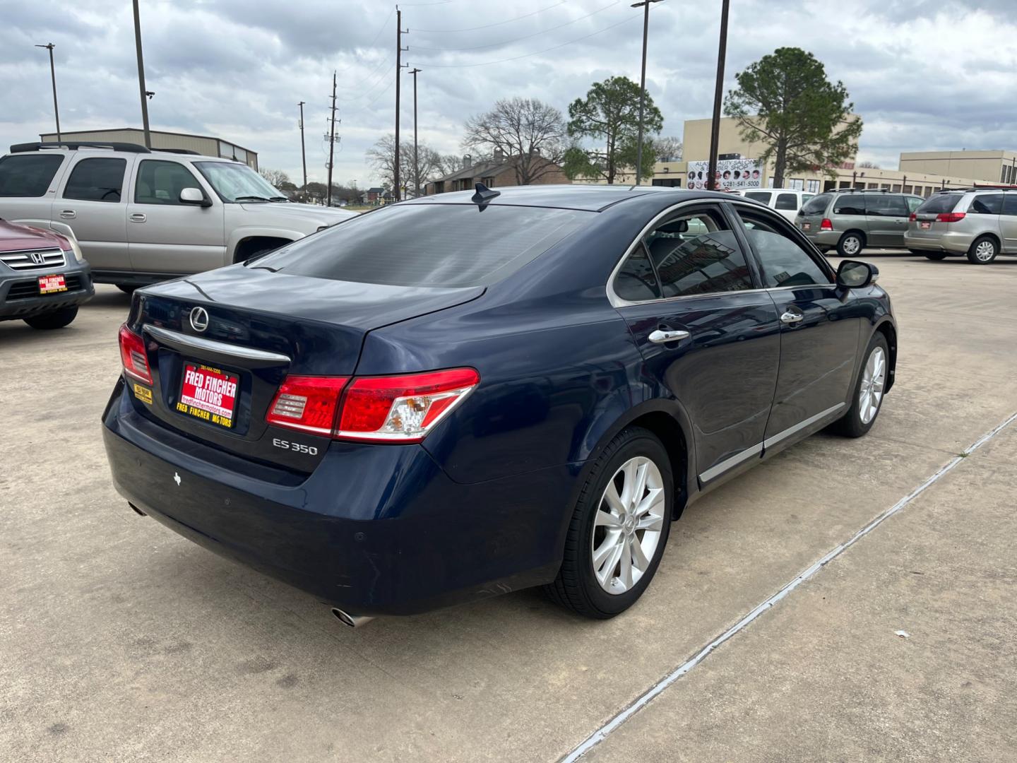 2011 blue /TAN Lexus ES 350 Sedan (JTHBK1EG5B2) with an 3.5L V6 DOHC 24V engine, 6-Speed Automatic transmission, located at 14700 Tomball Parkway 249, Houston, TX, 77086, (281) 444-2200, 29.928619, -95.504074 - Photo#6